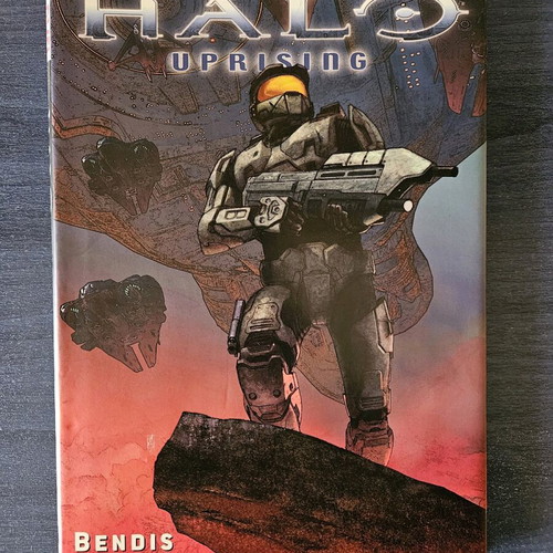 Comic Book Halo Uprising hardcover like new