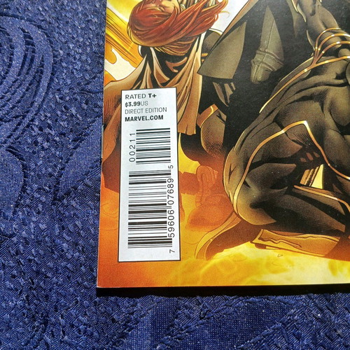 Uncanny X-Men #2 Marvel Comics like new with artist and writer signature