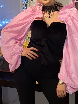 Velvet top size M like new, black and pink