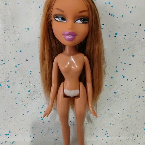 Bratz Adventure Girlz Yasmin 2006 doll used with flaws