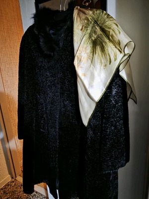 Women's coat matte black one size new with dense closed knit