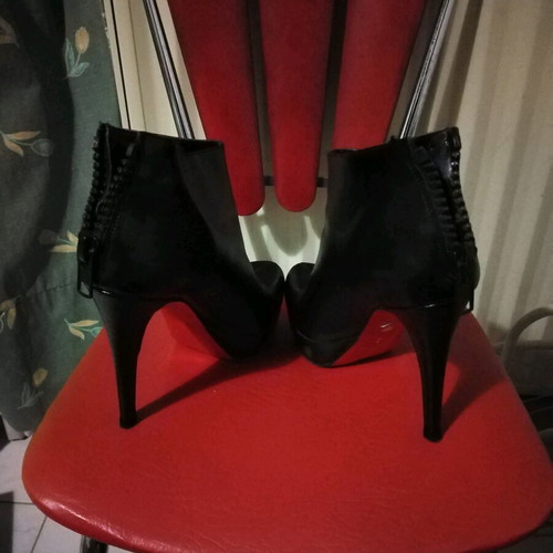 Sanete women's black ankle boots like new, size 38, 13cm heel