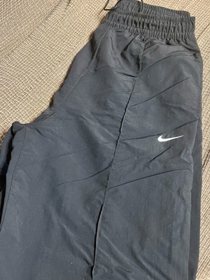 Nike φόρμα σαν καινούργιο, μαύρη, μέγεθος S