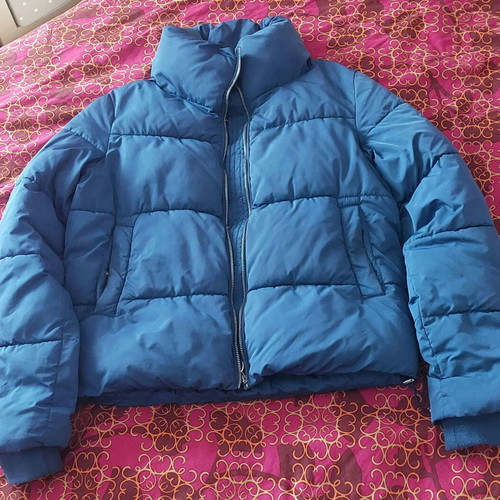 Stradivarius blue puffer jacket like new, size S