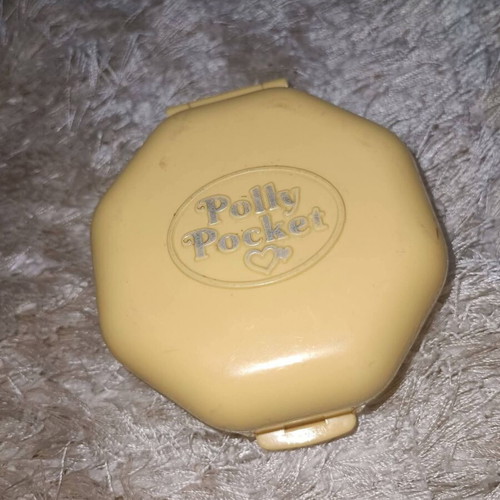 Polly Pocket 1990 toy in very good condition