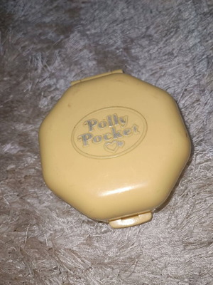 Polly Pocket 1990 toy in very good condition