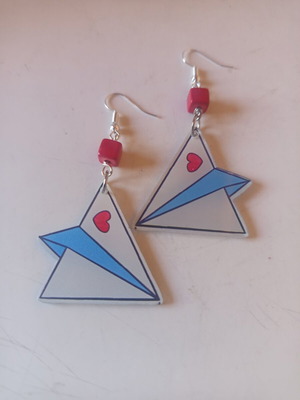 Triangle earrings with hearts and steel clasps new, multicolored
