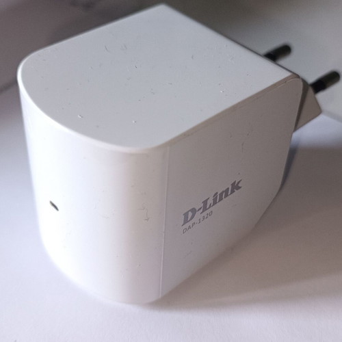 D-Link DAP 1320 Wireless N300 Wi-Fi Extender like new
