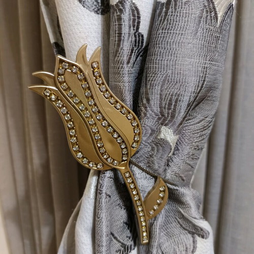 Magnetic curtain clip with tulip design and rhinestones like new