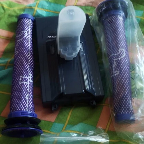 Dyson V8 Battery 21.6 V new with accessories