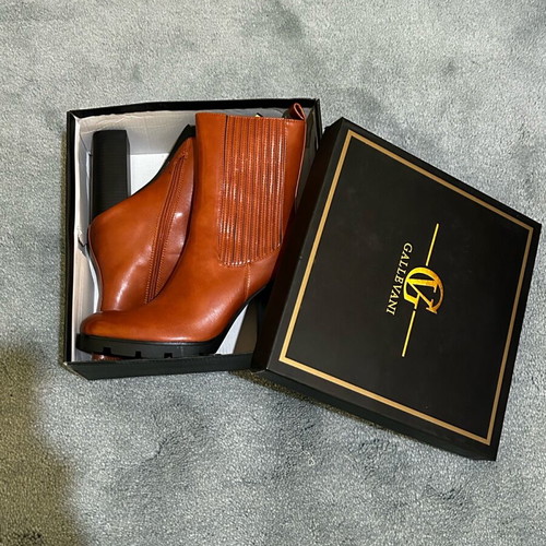 Boots shoes brown new, size 39