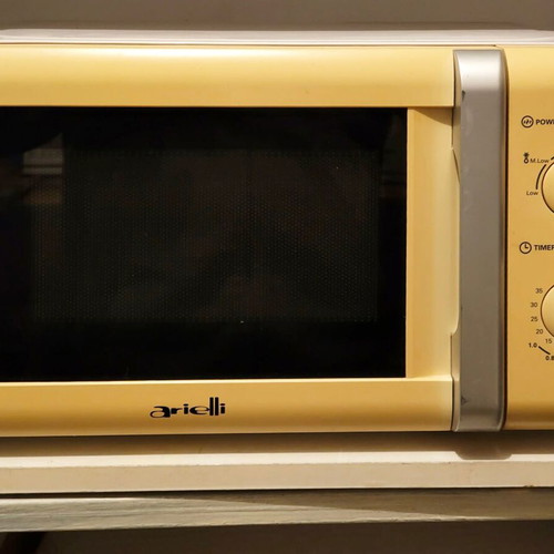 Arielli microwave oven used with minimal use