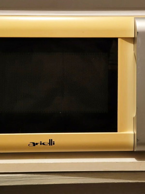 Arielli microwave oven used with minimal use