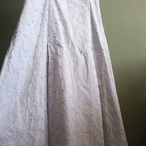 Maxi sleeveless dress like new, lilac with embroidery