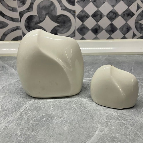 Arabia salt and pepper shakers set used, big and small size, one missing cap