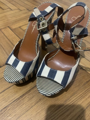Jessica Simpson 37,5