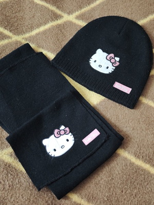 Hello Kitty hat and scarf set, black knit