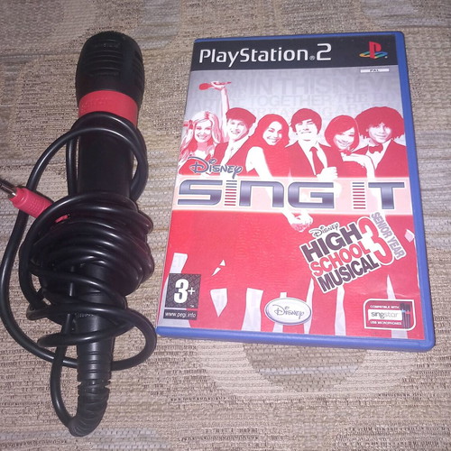 Sing It PS2 game like new with microphone
