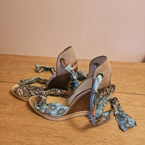 Shy sandals like new, size 40, multicolor leather tan heels