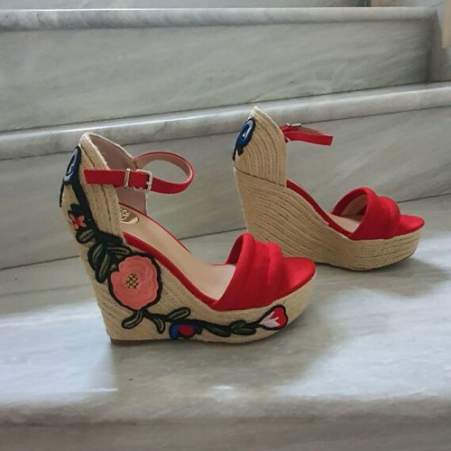 Axe sandals new, size 36, red platform