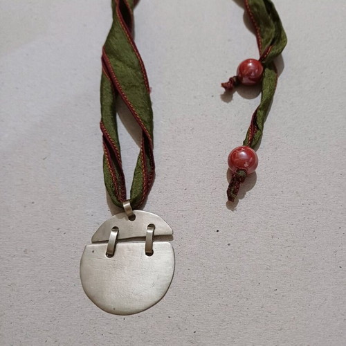 Necklace new, beautiful and unique