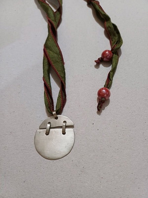 Necklace new, beautiful and unique