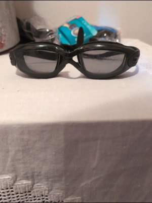 Adidas and Amila swimming goggles set
