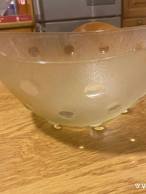 Glass salad bowl like new