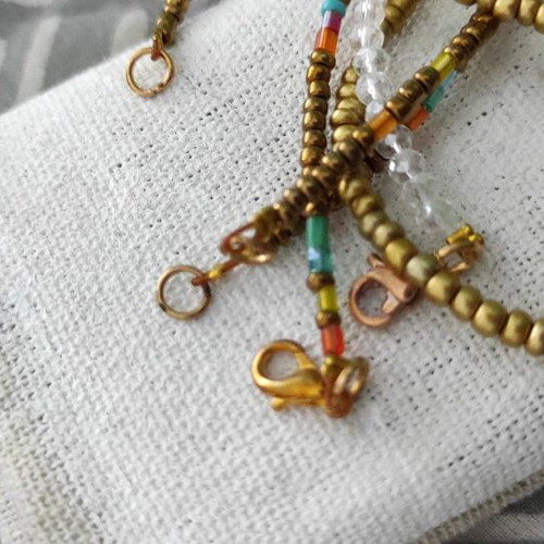 Anklet with gold-colored beads and semi-precious heart charm like new