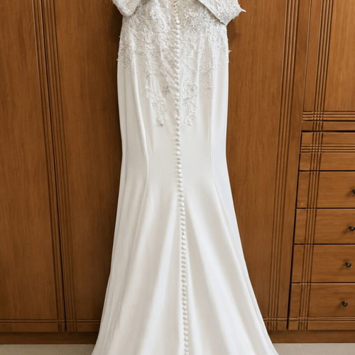 Wedding dress white with embroidered bust like new, size M
