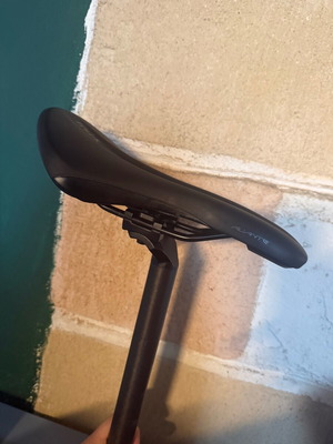Seatpost 27.2 and Fizik Aliante saddle like new