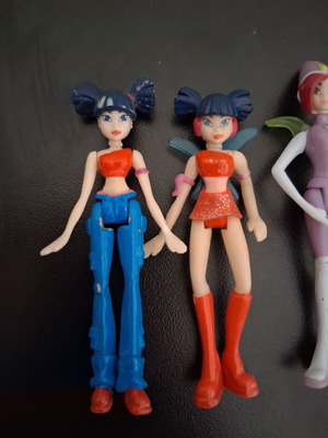 Winx Club Magical Minis figures like new, collectible 2004
