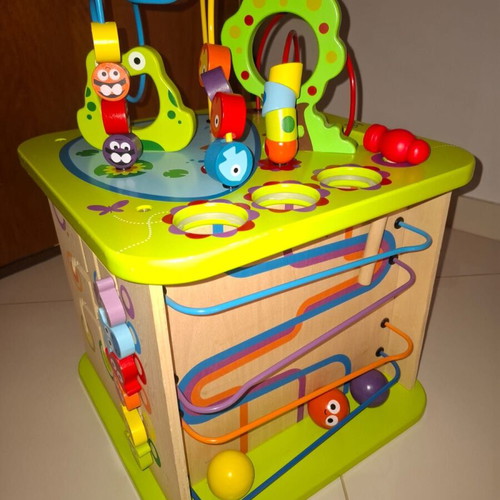 Hape Totally Amazing wooden activity cube Country Critters