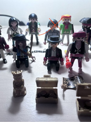 Playmobil pirate figures set with accessories
