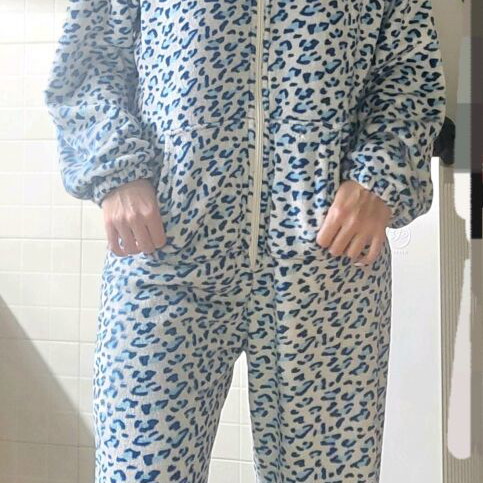 Onesie pajama with hood and zipper like new, warm winter XL
