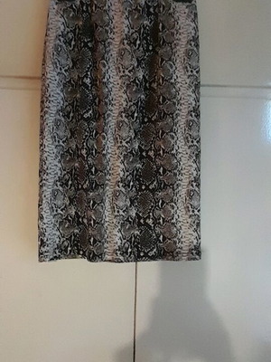 Elastic skirt animal print small like new, brown