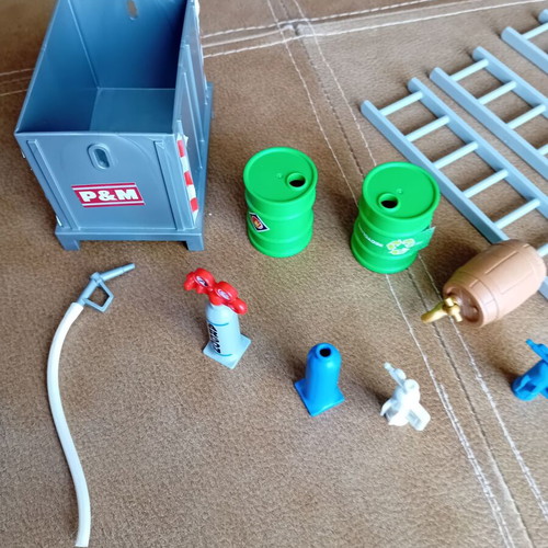 Playmobil gas station construction accessories like new