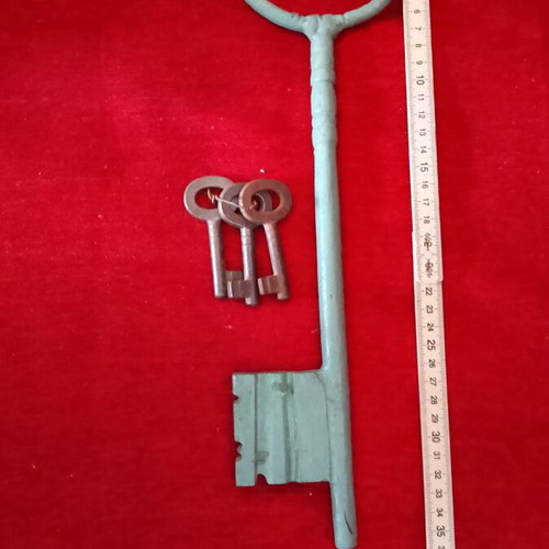 Antique key used, iron, pack of 4 pieces, 1680-1821
