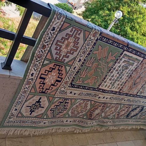 Thin Carpet like New, Large, Silk Type, Size 200/220
