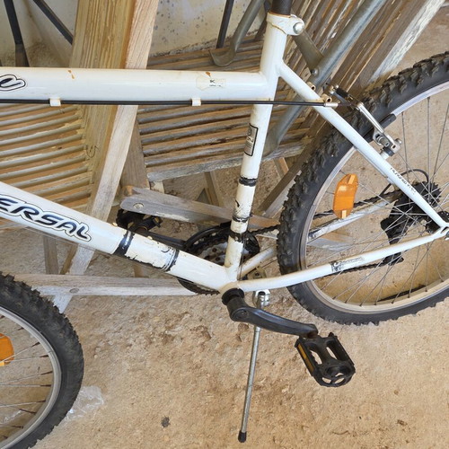 Mountain bike used, white, with gears