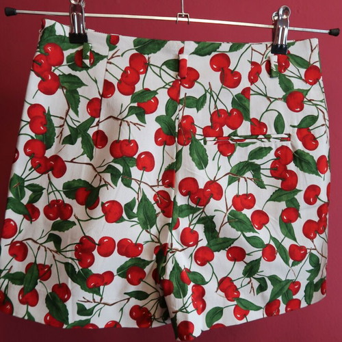 Zara cherry print shorts XS new, white and red