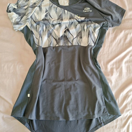 Sports shirt size S like new with bonus second shirt