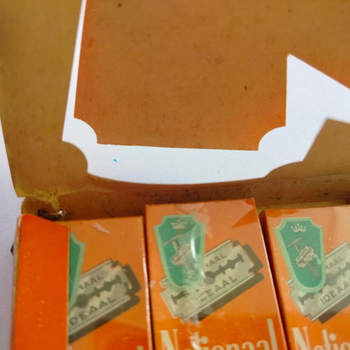 Box with 10 used sealed NATIONAAL IDEAAL razor blade packs
