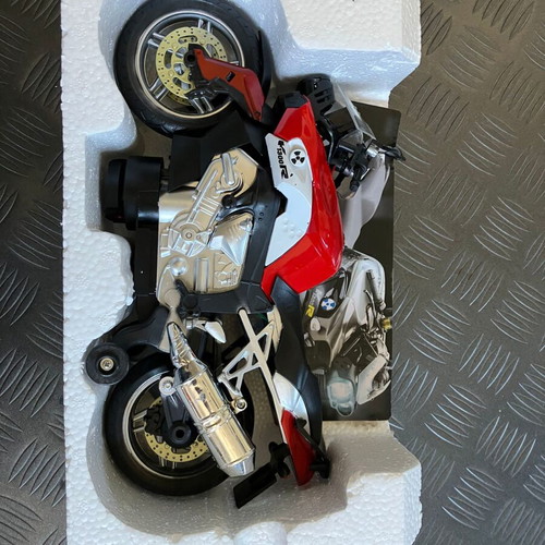 K1300R Motorcycle 1:8 Scale new with sound