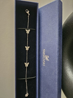 Swarovski bracelet with butterflies like new, silver