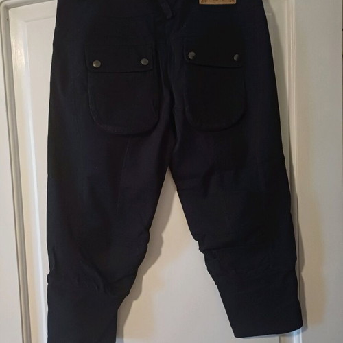 Lussile pants like new, size 44, black capri with buttons