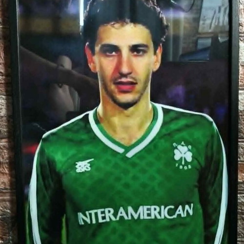 Idol Frames 30x40 cm like new, football and basketball players