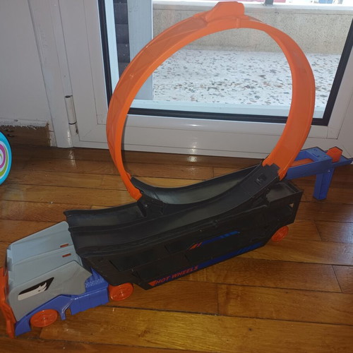 Hot Wheels City Transport Truck with Loop Track and Launcher like new for 3+