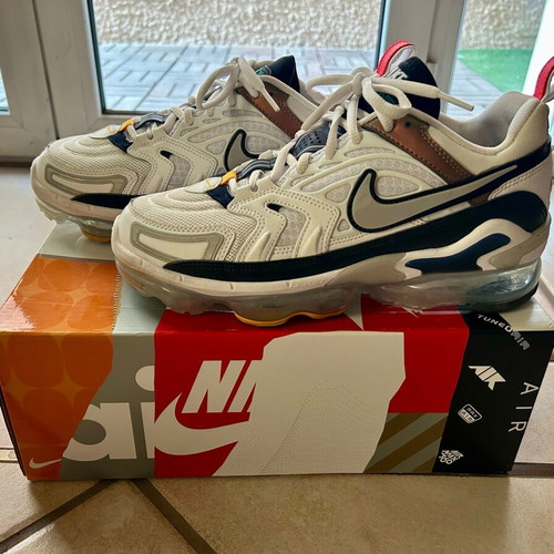 Nike Air Vapormax EVO like new, size 40.5, white multicolor