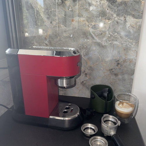 De’Longhi espresso coffee maker, red with knock box